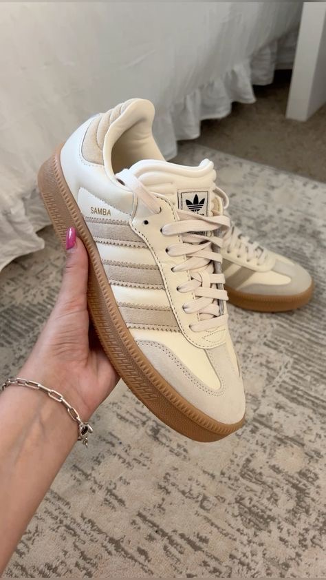 10 Must-Have Shoes for Women in 2026 (Classy, Aesthetic & Easy to Style) Classy sneakers