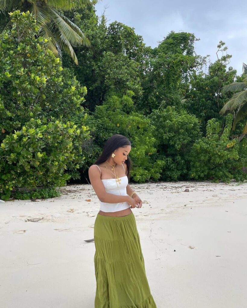 Lady in the beach on vacation 