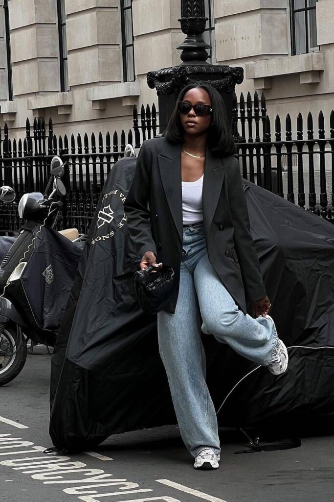 Pretty lady putting on a casual blazer outfit 