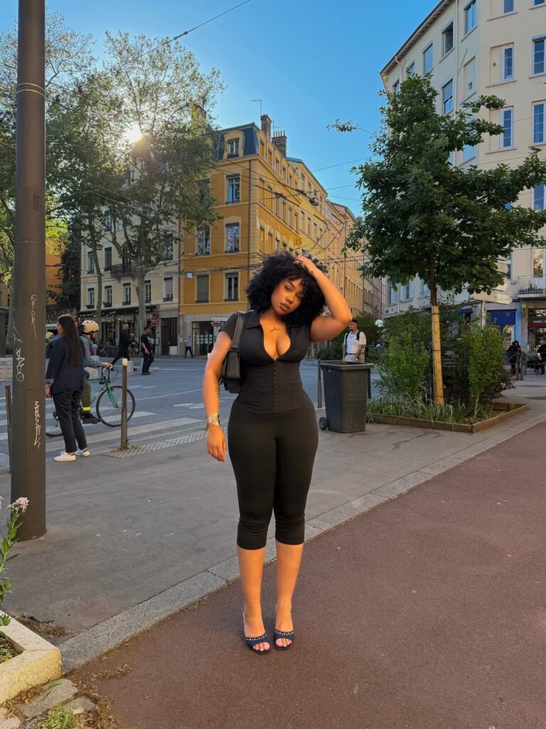 Monochrome black capri pants outfit 